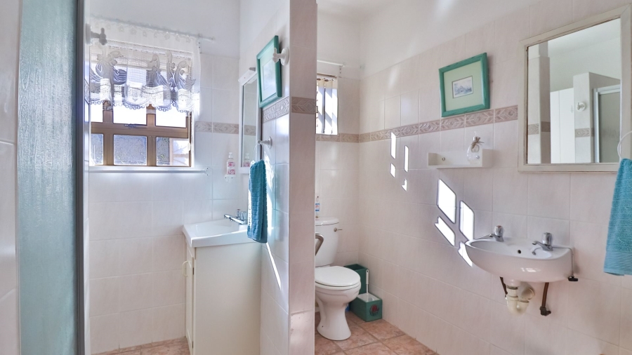 5 Bedroom Property for Sale in Stilbaai Wes Western Cape